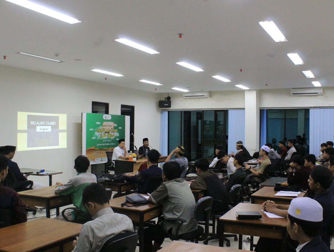 Narasumber Kajian Raudhatul Huffaazh: Paham Ilmu Tajwid Dapat Kuatkan Hafalan