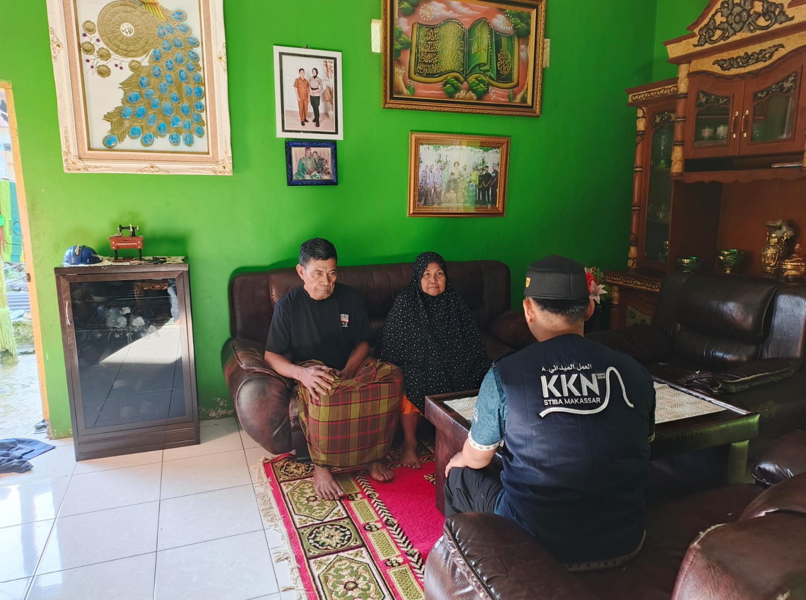 Dulu Stroke, Sekarang Berlari! Mahasiswa STIBA Makassar Tebar Manfaat Rukiah di Lokasi KKN VIII