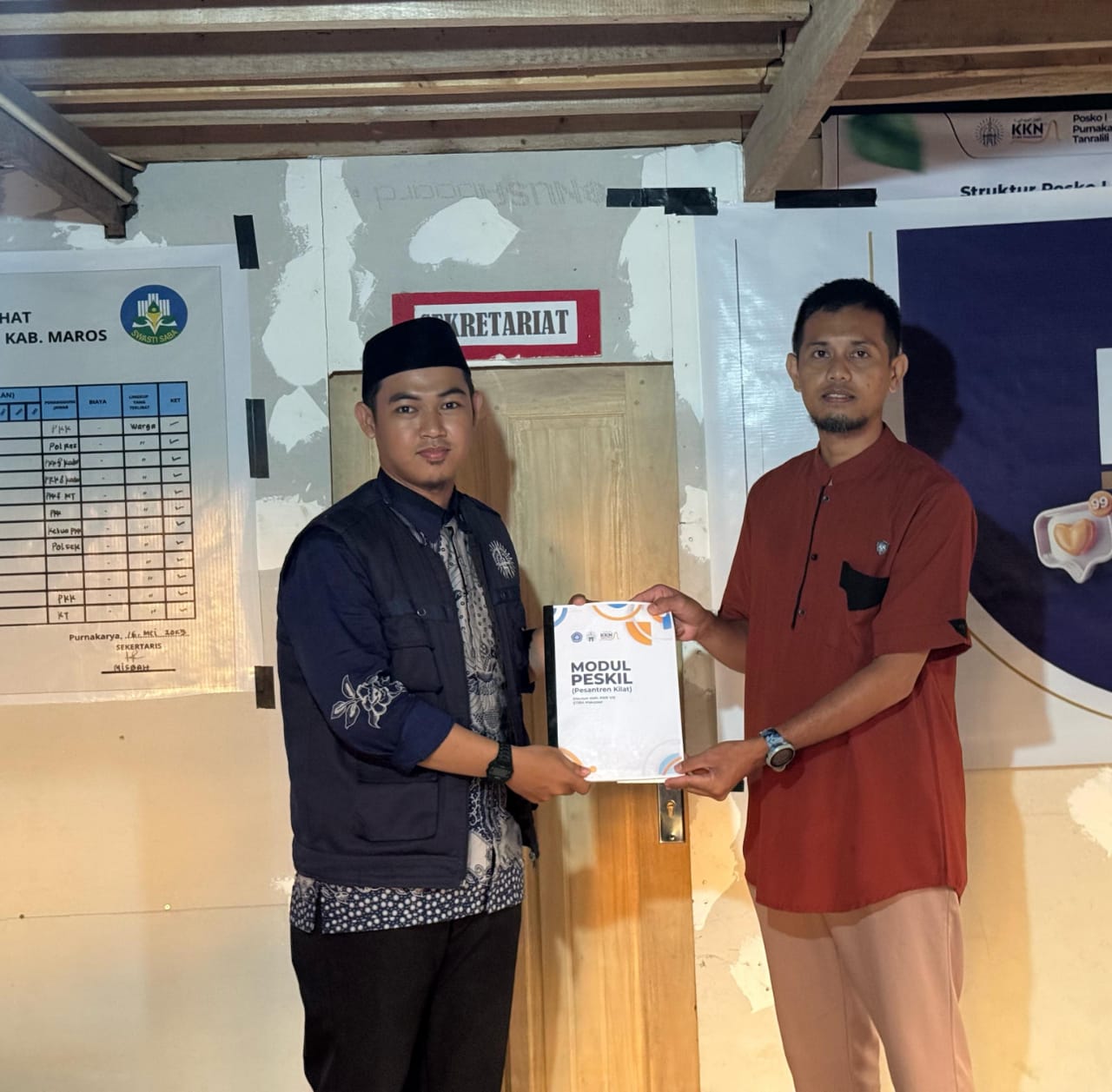 Mahasiswa KKN STIBA Serahkan Modul Pesantren Kilat: Panduan Asyik untuk Ramadan Ceria di Desa Purnakarya