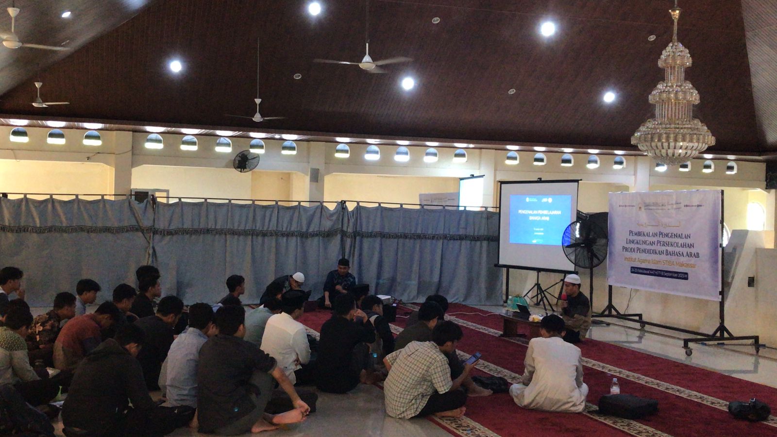 Siap Terjun ke Dunia Mengajar di 11 Sekolah Mitra, 102 Mahasiswa PBA IAI STIBA Makassar Jalani Pembekalan Program PLP