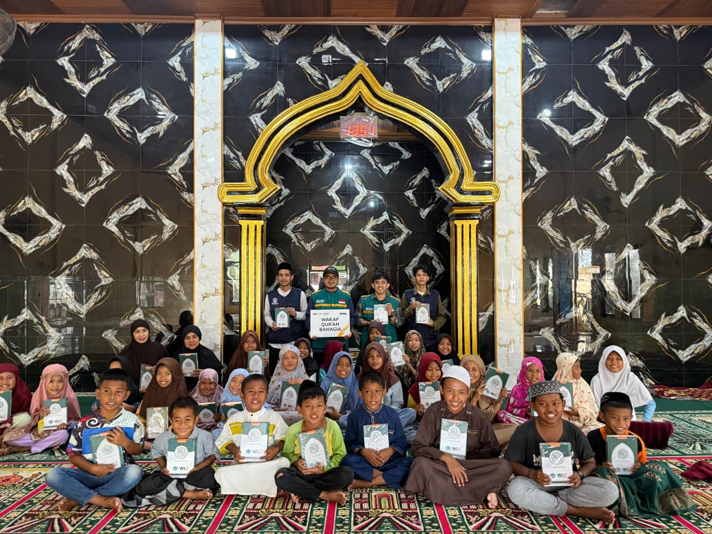 Donasi Al-Qur’an Bersama WIZ, Mahasiswa KKN IAI STIBA Makassar Hadirkan Semangat Baru di Desa Tamalate