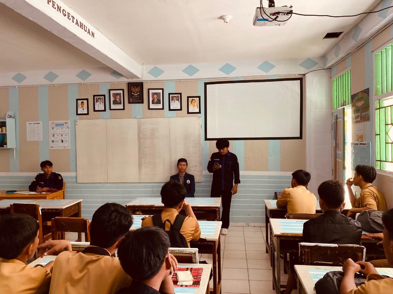 Mahasiswa IAI STIBA Makassar Asal Enrekang Gencarkan Sosialisasi PMB, Sapa 975 Pelajar Kelas XII di Tujuh Sekolah