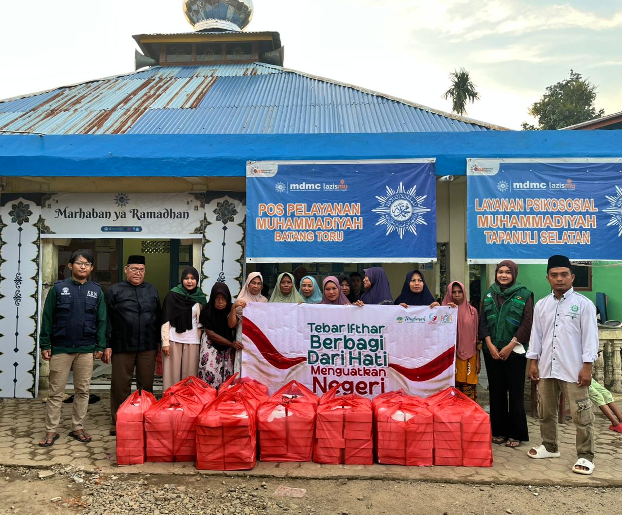 Tebar Iftar Ramadan: Dari Takalar hingga Tapanuli Selatan, KKN IAI STIBA Makassar Tebar Iftar di Tiga Titik