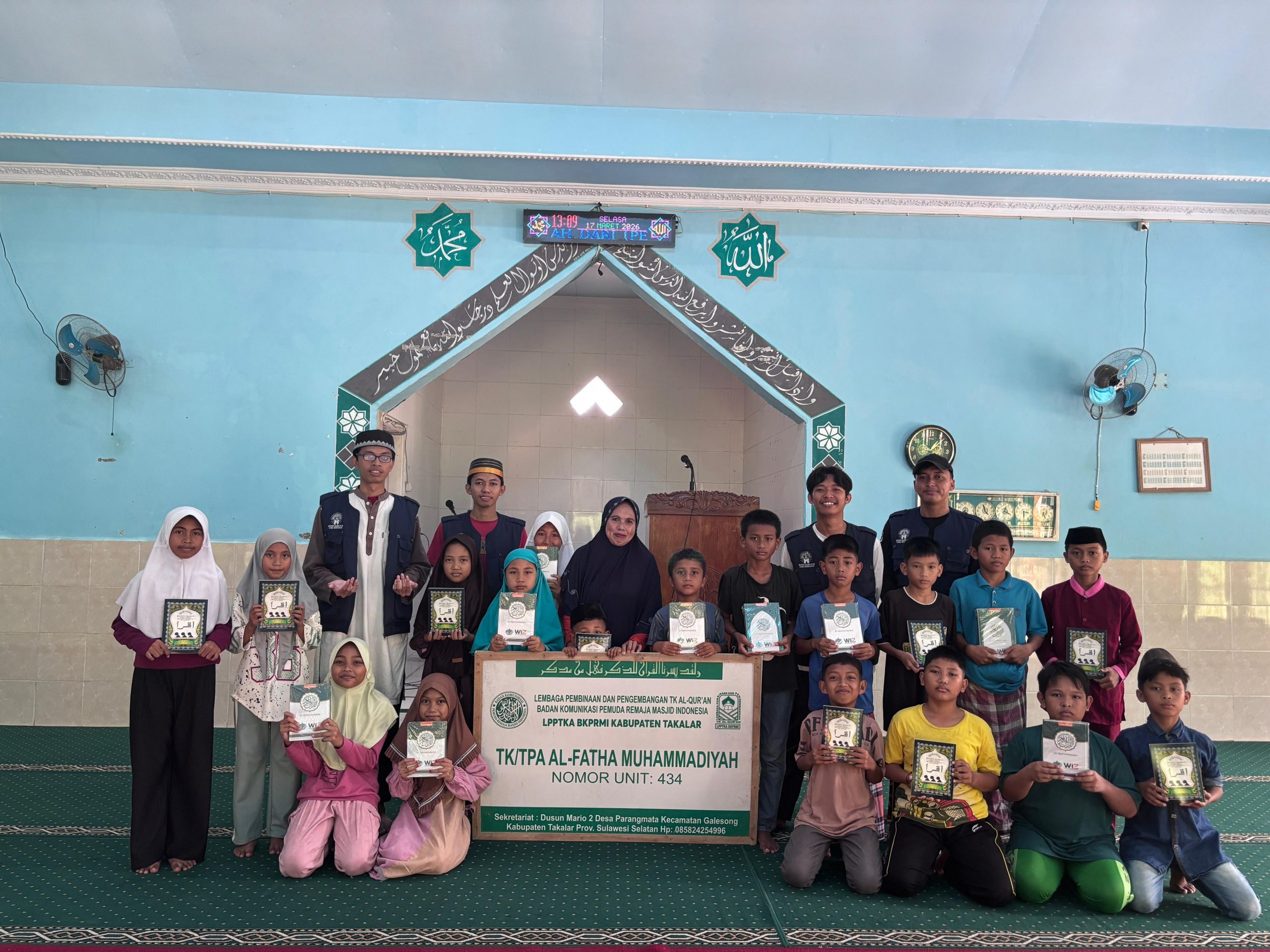 70 Al-Qur’an dan 80 Iqro’ untuk Santri Parangmata: Hadiah Ramadan dari KKN IAI STIBA Makassar dan WIZ