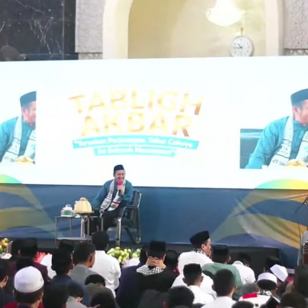 420 Alumni IAI STIBA Makassar Resmi Dilepas dalam Tablig Akbar Tebar Dai Nusantara ke-14 Wahdah Islamiyah
