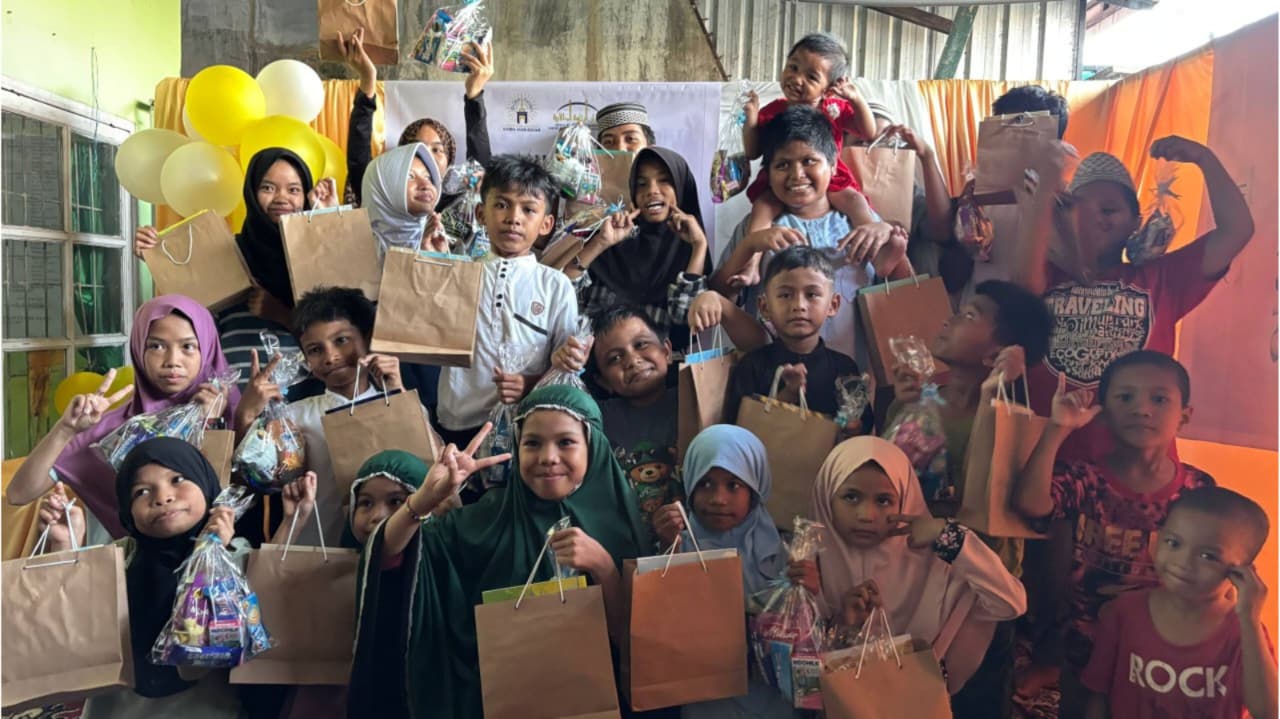 Hangatkan Ukhuah, Keputrian Dema IAI STIBA Makassar Kunjungi Panti Asuhan Maimun